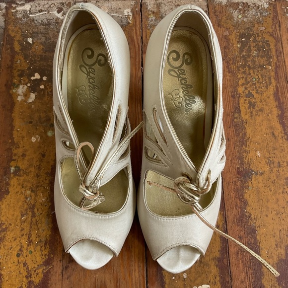 Seychelles I Do Ivory Fabric Heels - Picture 3 of 8